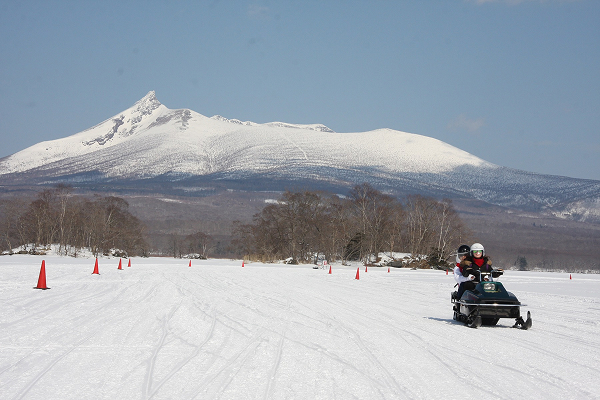 氷上スノーモービル